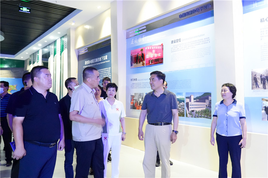 12-2022年8月，省委常委、省委統(tǒng)戰(zhàn)部長(zhǎng)孫雪濤帶領(lǐng)帶領(lǐng)全省黨外代表人士考察團(tuán)蒞臨金徽股份調(diào)研指導(dǎo)。.jpg